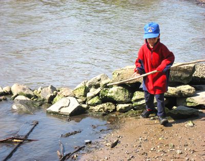 sklar_boy_at_hud_riv_landing